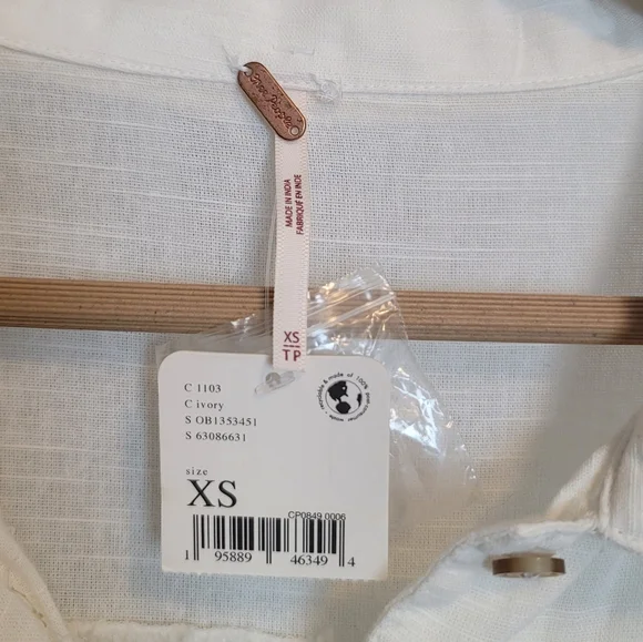 🆕️ Free People Kiss Kiss Button Front Cotton Top in Ivory